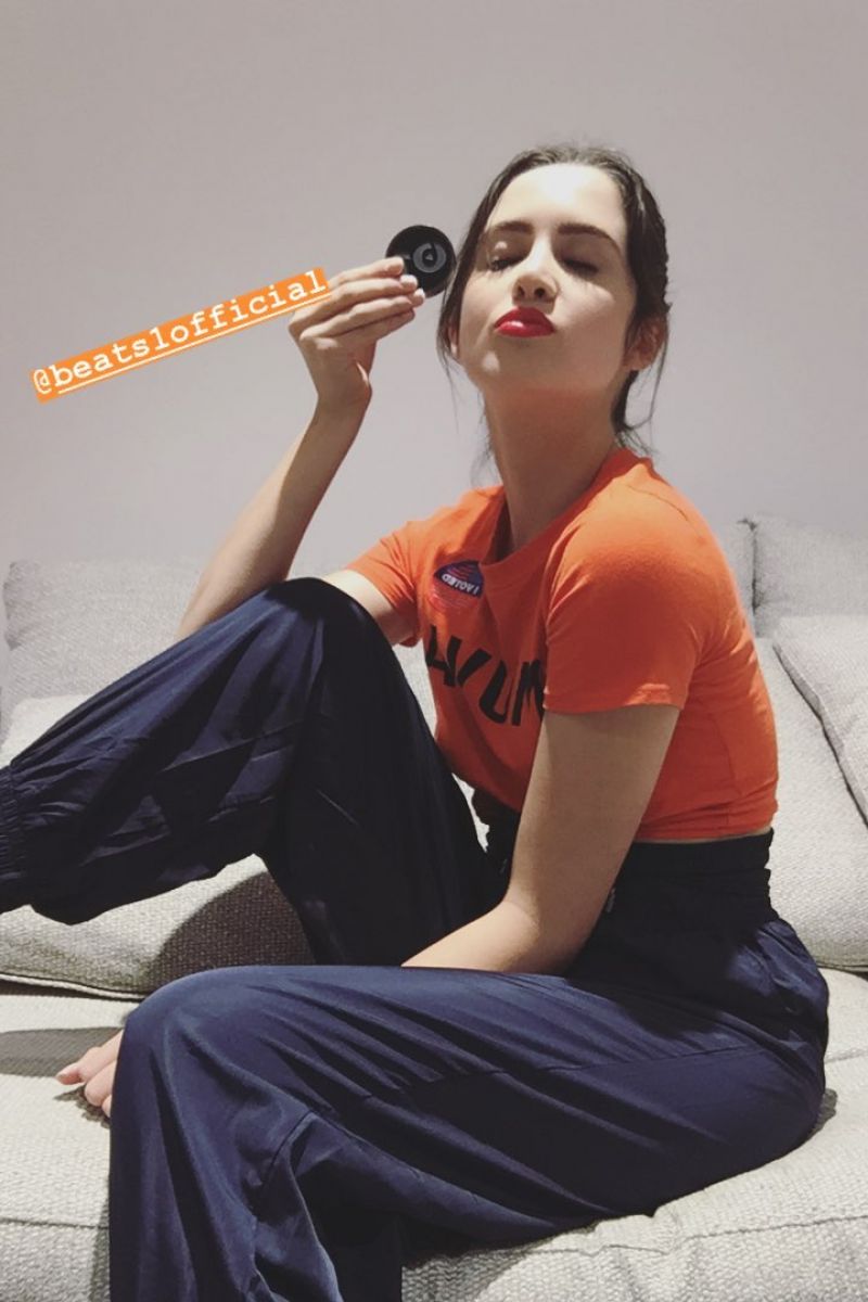 Laura Marano - Personal Pics 11/06/2018 • CelebMafia