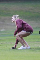 Margot Robbie - Playing Golf in LA 11/11/2018