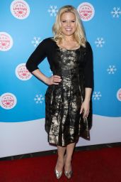 Megan Hilty – Gingerbread House Experience in LA 11/14/2018