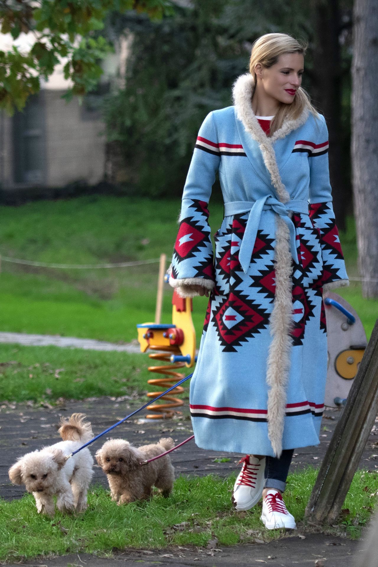 Michelle Hunziker - Walking Her Dog in Milan 11/21/2018 • CelebMafia