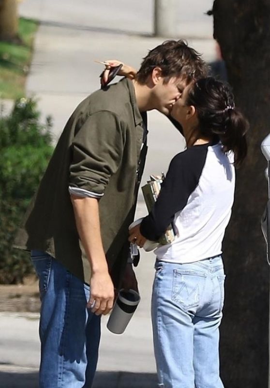 Mila Kunis and Ashton Kutcher Share a Kiss 11/05/2018