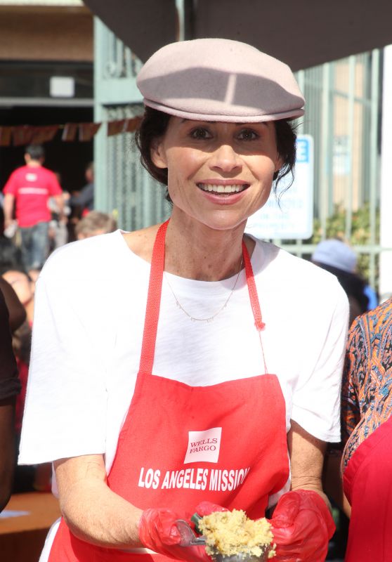 Minnie Driver – Los Angeles Mission Hosts Thanksgiving Event For The Homeless 11/21/2018