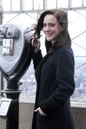 Rachel Brosnahan - "Marvelous Mrs. Maisel" Cast Lights The Empre State Building