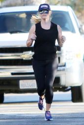 Reese Witherspoon - Jogging in Pacific Palisades 11/02/2018