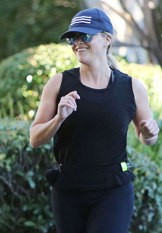 Reese Witherspoon - Jogging in Pacific Palisades 11/02/2018