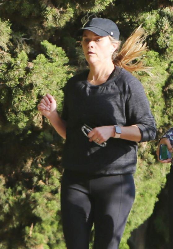 Reese Witherspoon - Morning Run in Brentwood 11/08/2018