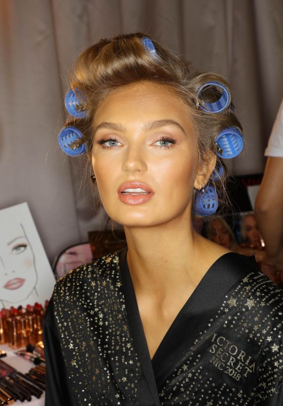 Romee Strijd – 2018 Victoria’s Secret Fashion Show Backstage in NYC