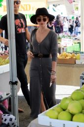 Sarah Hyland at the Farmers Market in LA 11/18/2018