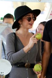 Sarah Hyland at the Farmers Market in LA 11/18/2018