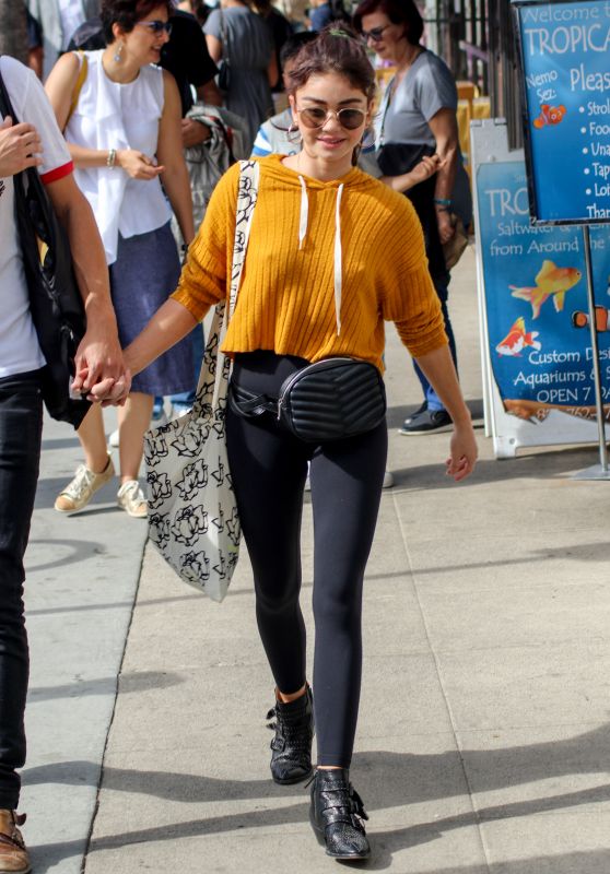 Sarah Hyland at the Farmers Market in Studio City 11/04/2018