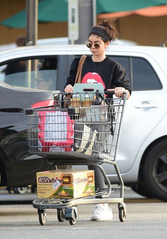 Sarah Hyland – Grocery Shopping in Los Angeles 11/21/2018