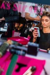 Taylor Hill – 2018 Victoria’s Secret Fashion Show Backstage in NYC