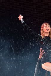 Taylor Swift - Performs  during Reputation Stadium Tour in Sydney