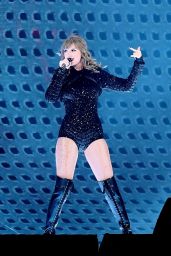 Taylor Swift - Performs during Reputation Stadium Tour in Sydney ...