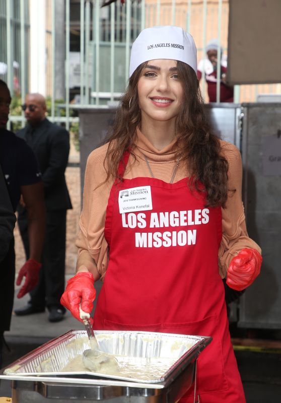Victoria Konefal – Los Angeles Mission Thanksgiving Meal for the Homeless 11/21/2018