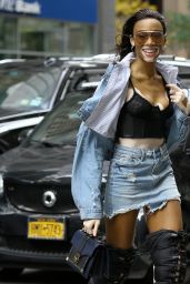 Winnie Harlow - Outsided the Victoria
