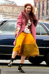 Anne Hathaway - Filming "Modern Love" in Brooklyn 12/09/2018