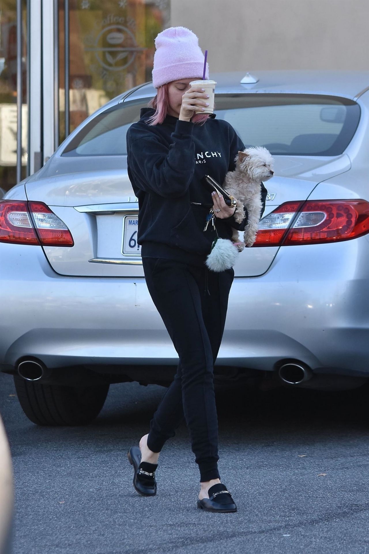 Ashley Tisdale Getting Coffee January 16, 2018 – Star Style