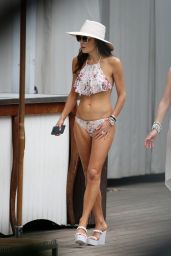 Bethenny Frankel in Bikini by the Pool in Miami 12/04/2018
