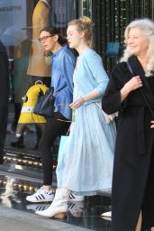 Dakota Fanning and Elle Fanning - Shopping With Their Mom in Beverly Hills 12/26/2018