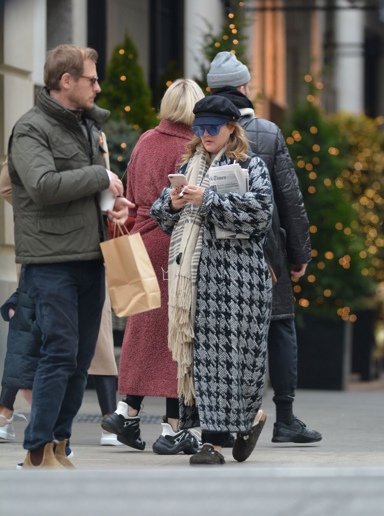 Drew Barrymore - Out in NYC 12/09/2018 • CelebMafia