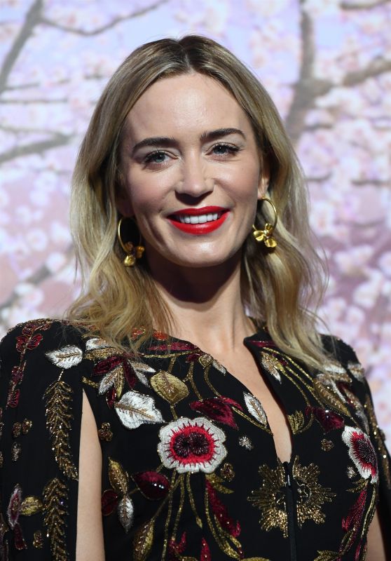 Emily Blunt - "Mary Poppins Returns" Premiere in Paris