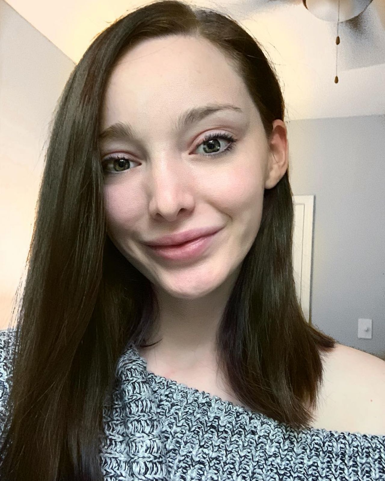 Emma Dumont fansite