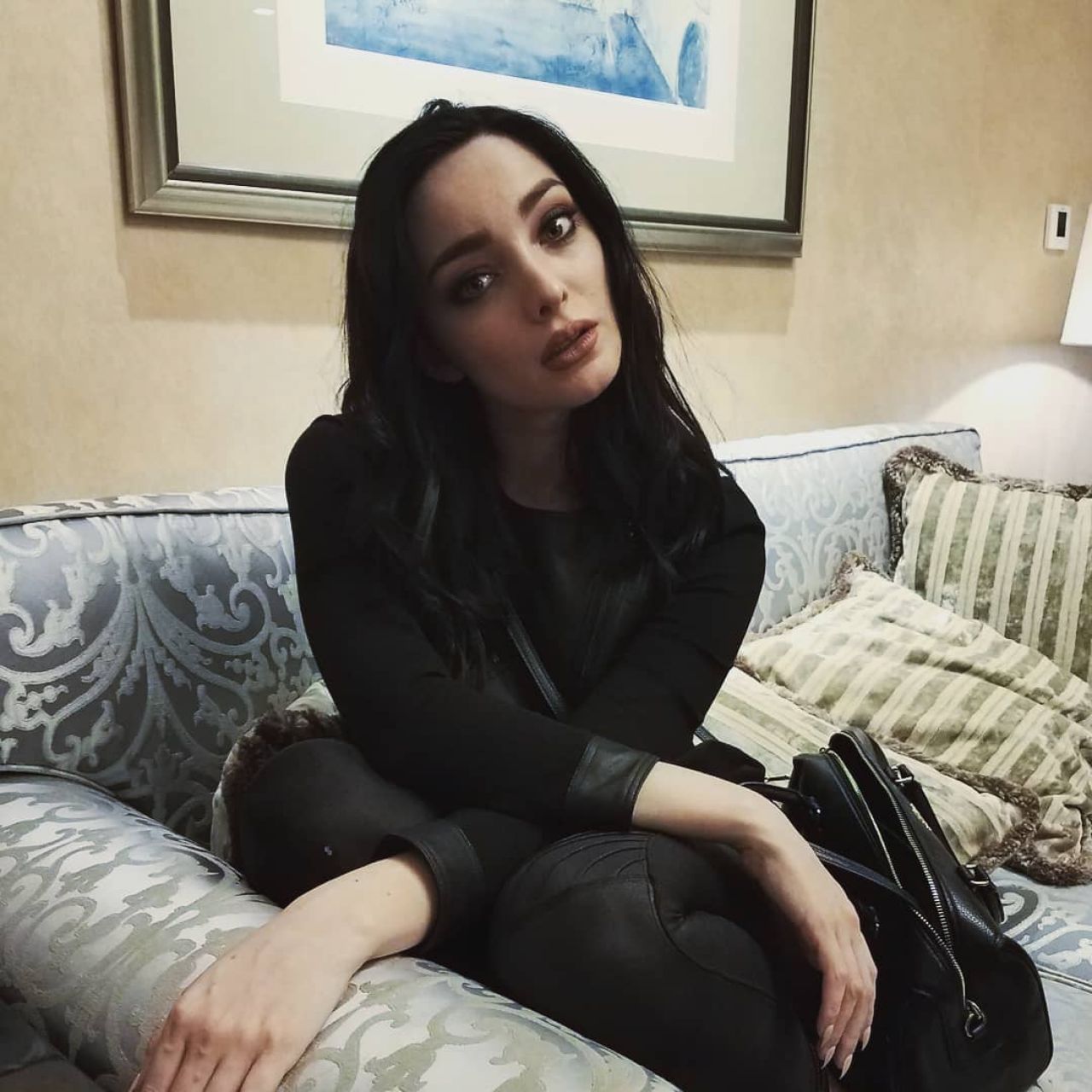 Emma Dumont Images