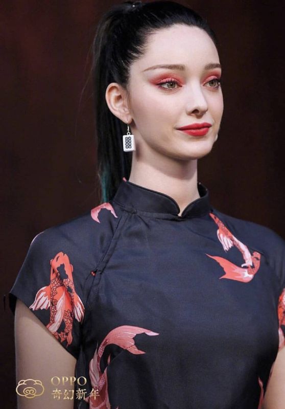 Emma Dumont kaç yaşında