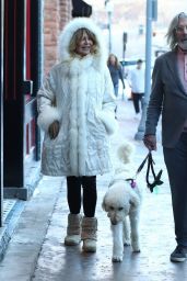 Goldie Hawn - Shopping in Aspen 12/23/2018