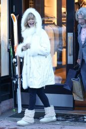 Goldie Hawn - Shopping in Aspen 12/23/2018