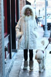 Goldie Hawn - Shopping in Aspen 12/23/2018