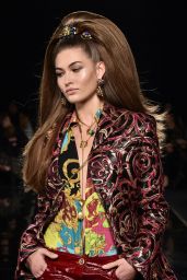 Grace Elizabeth – Versace Pre-Fall 2019 Fashion Show in NYC