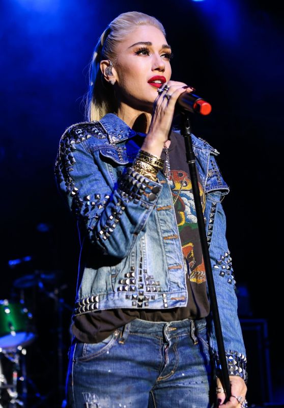 Gwen Stefani – Performs at the One Love Malibu Festival 12/02/2018