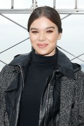 Hailee Steinfeld at the Empire State Building in NYC 12/20/2018