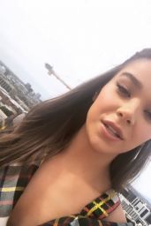 Hailee Steinfeld - Personal Pics 12/10/2018
