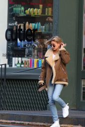 Hailey Rhode Bieber Street Style 12/11/2018