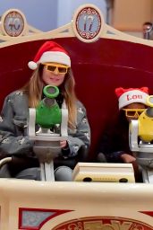 Heidi Klum in Disneyland 12/23/2018