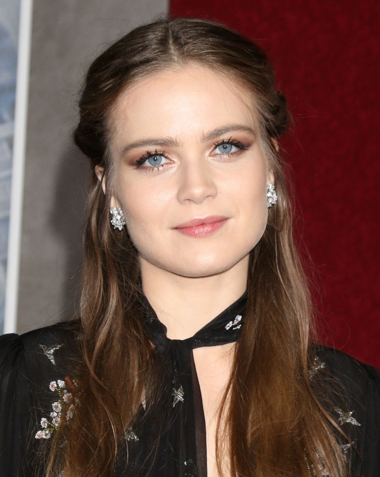 Hera Hilmar– “Mortal Engines” Pemiere in LA • CelebMafia