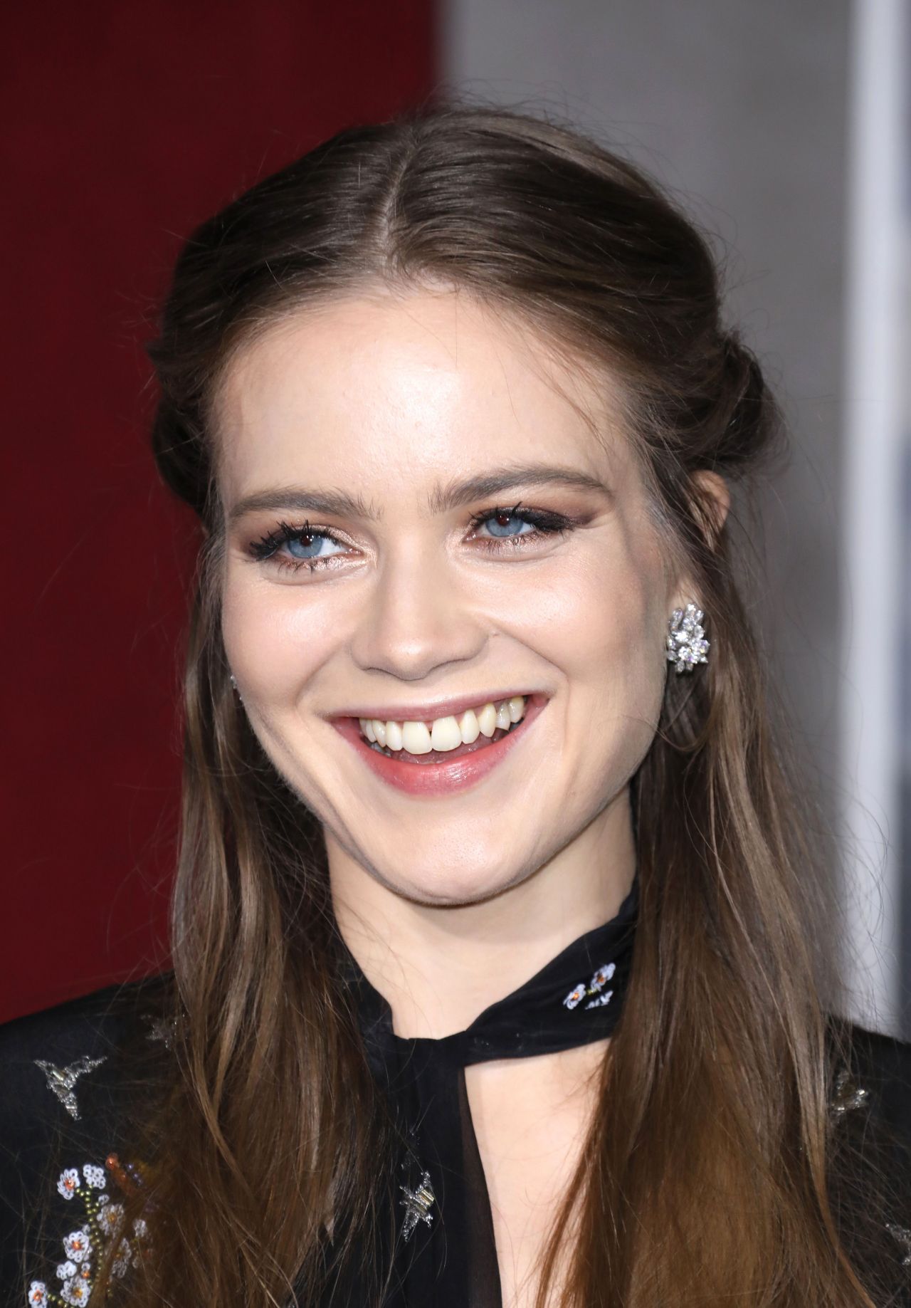 Hera Hilmar– “Mortal Engines” Pemiere in LA • CelebMafia