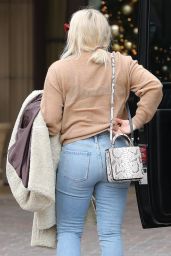 Hilary Duff Booty in Jeans 12/14/2018
