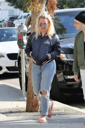 Hilary Duff in Ripped Jeans 12/18/2018