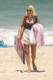 Holly Willoughby - Beach in Gold Coast, December 2018