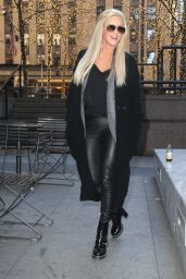 Jenny McCarthy Style - Out in NYC 12/19/2018