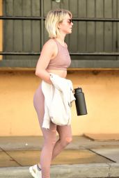Julianne Hough in Tight Workout Clothes 12/20/2018