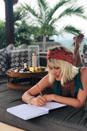 Julianne Hough - Personal Pics 12/24/2018