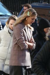 Karlie Kloss - Photoshoot in NYC 12/10/2018
