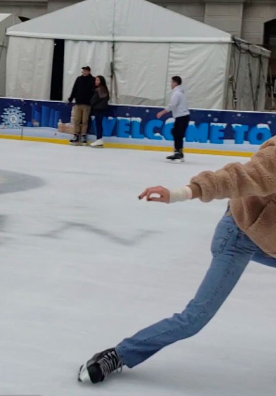 Kendall Jenner - Ice Skating in Philadelphia 12/03/2018 • CelebMafia