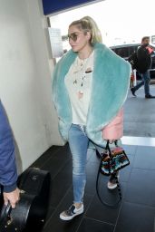 Kesha at LAX in Los Angeles 12/22/2018