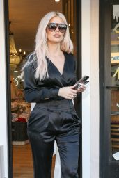Khloe Kardashian Style and Fashion - Los Angeles 12/19/2018